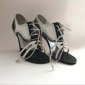 Manolo Blahnik Tuxedo Pump 37